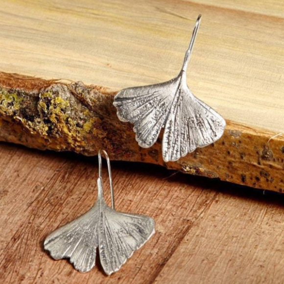Gold Gingko Biloba Leaf Earrings 3D Leaves Nature Modern Botanical Floral New - Picture 5 of 5